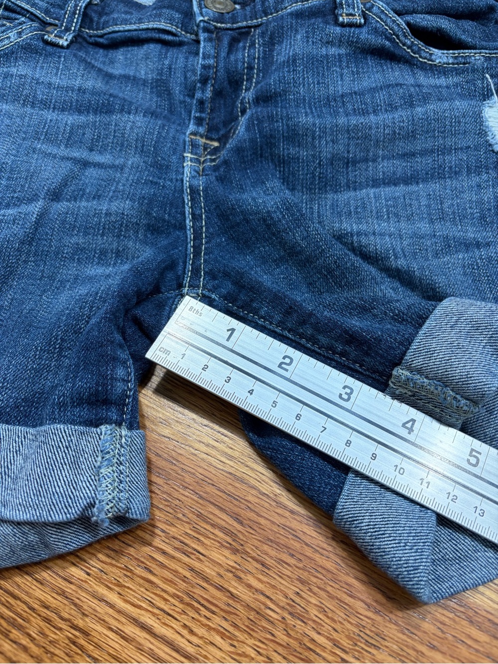 7 For All Mankind Mid-Rise 4.5" Rolled Cuff Distressed Denim Shorts (25) - Picture 7 of 8